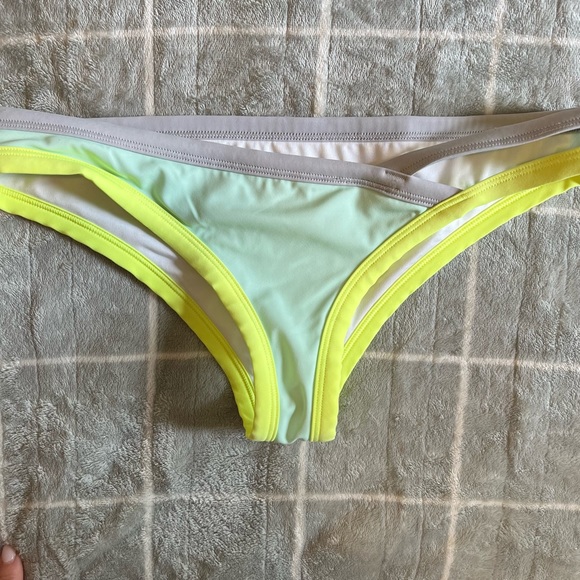 Victoria’s Secret Bikini set 32B/S - Picture 8 of 10